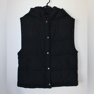 American Eagle Outfitters Black Hooded Oversized Fit Puffer Vest